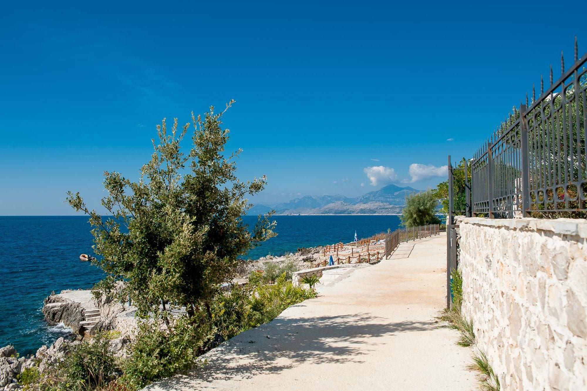 Sunset Bay Apartment Utjeha
