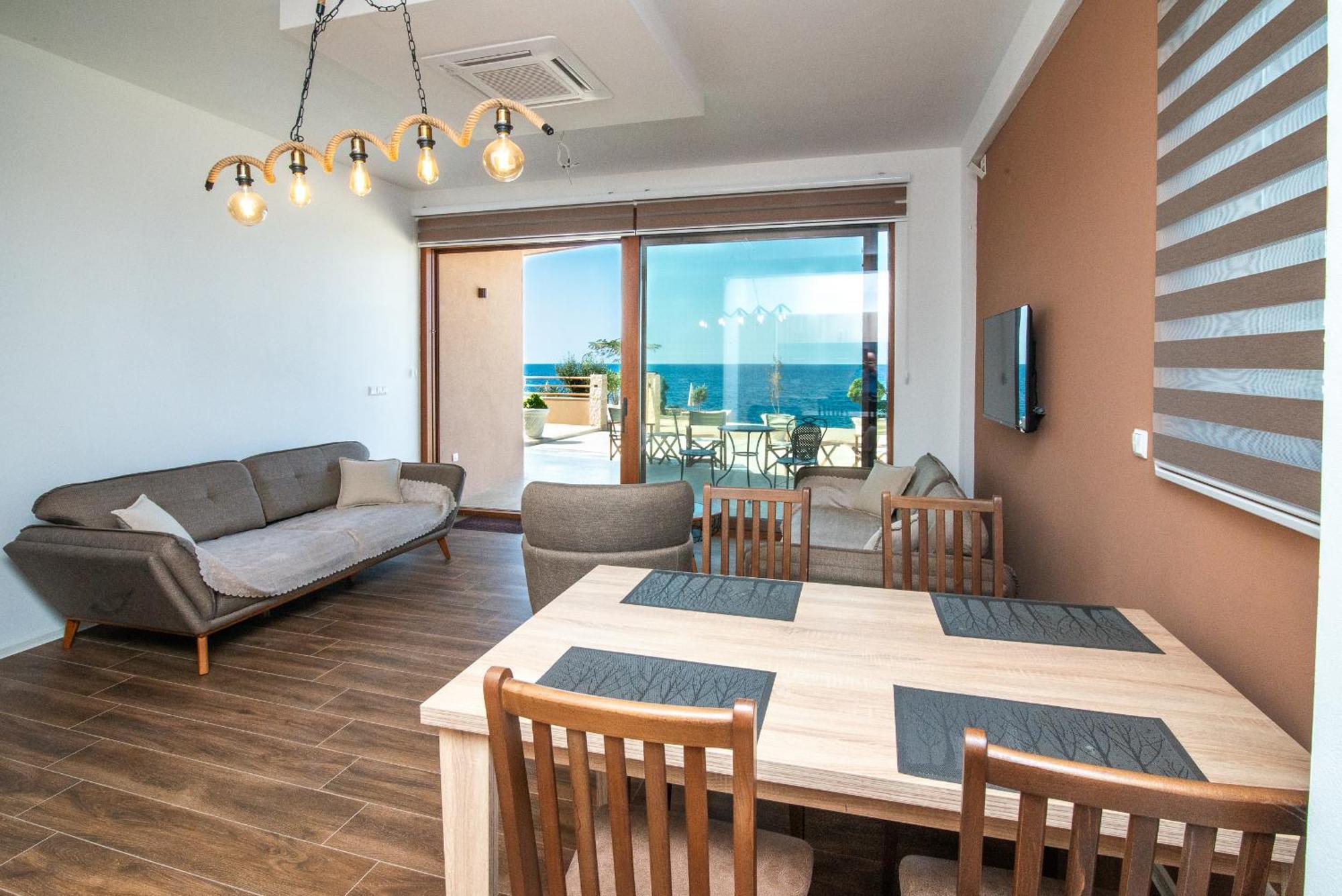 Sunset Bay Apartment Utjeha